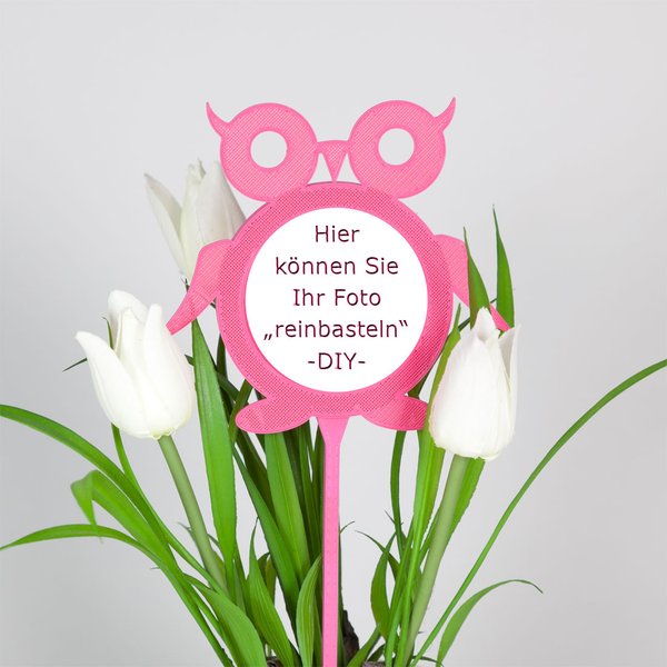 Blumenstecker zum selbst gestalten - Eule Farbe pink- Dekorationsbeispiel mit weißen Tulpen