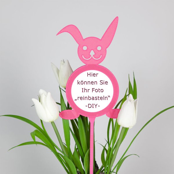 Blumenstecker zum selbst gestalten - Hase Farbe pink- Dekorationsbeispiel mit weißen Tulpen