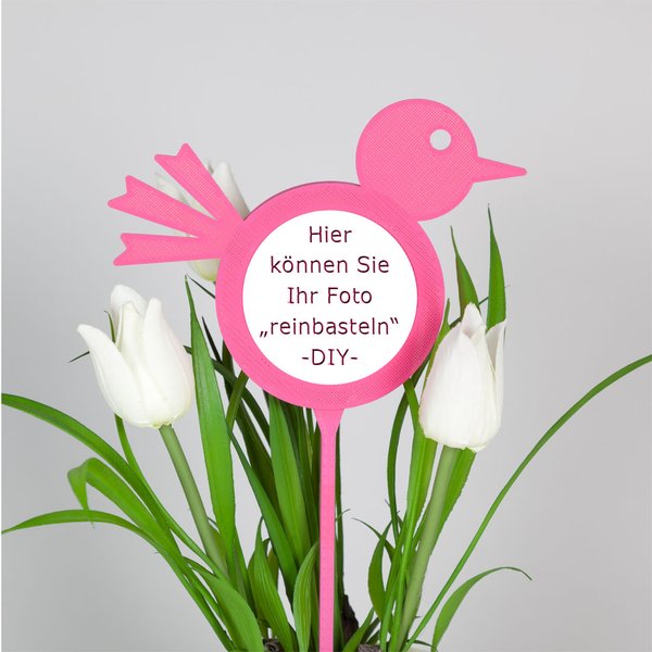 Blumenstecker zum selbst gestalten - Vogel Farbe pink- Dekorationsbeispiel mit weißen Tulpen