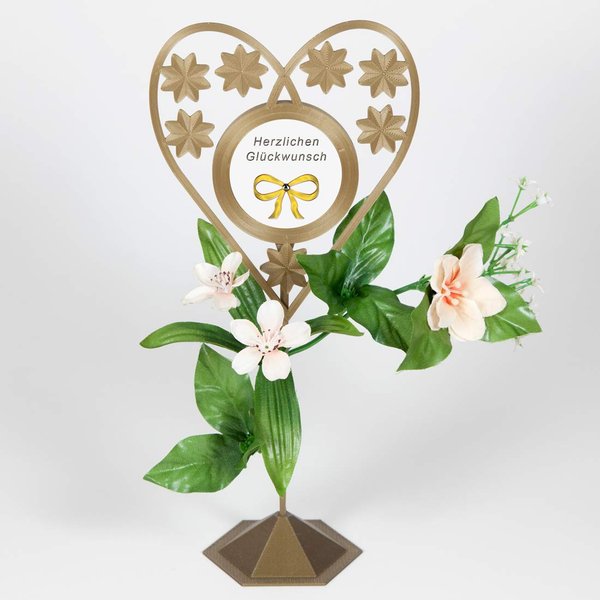 Blumenstecker selber machen-DIY-Blumenherz bronzefarben-Dekorationsbeispiel mit lachsfarbenen Blumen