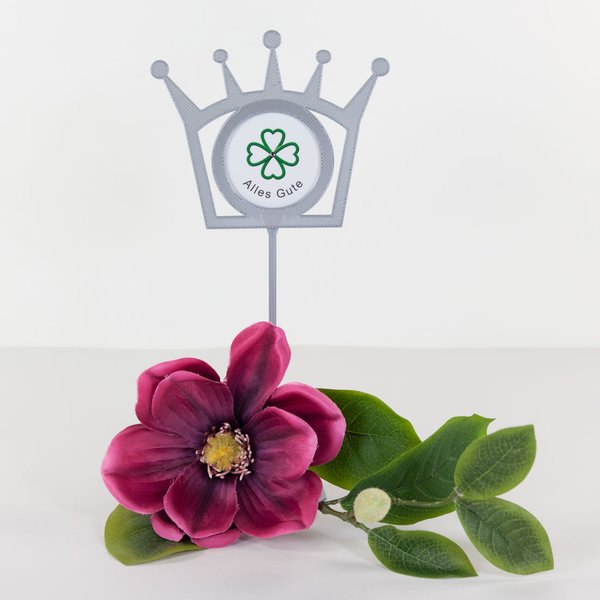 Blumenstecker zum selbst gestalten Krone silberfarben hell-Dekorationsbeispiel mit Fotoaufkleber "Alles Gute" und künstlichem Magnolienzweig