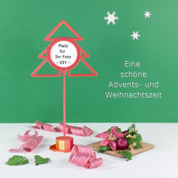 Blumenstecker selber machen -DIY- Tannenbaum rot-goldfarben Dekorationsbeispiel mit weihnachtlichem Zubehör